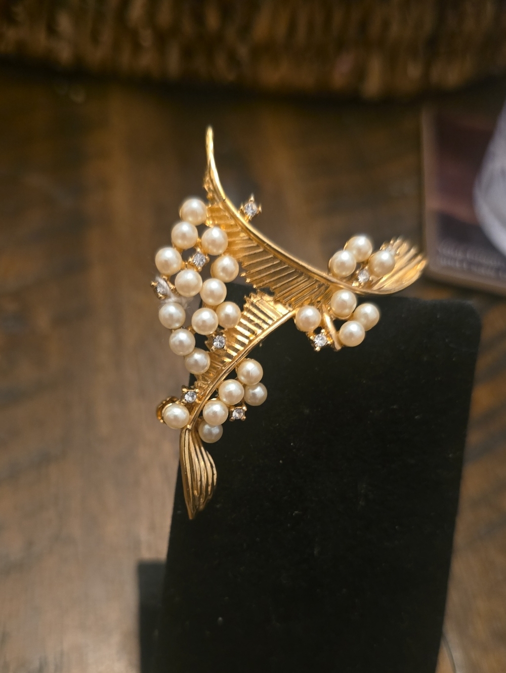Roman Gold Faux Pearl Cluster Leaf Brooch - Elegant Women's Jewelry
